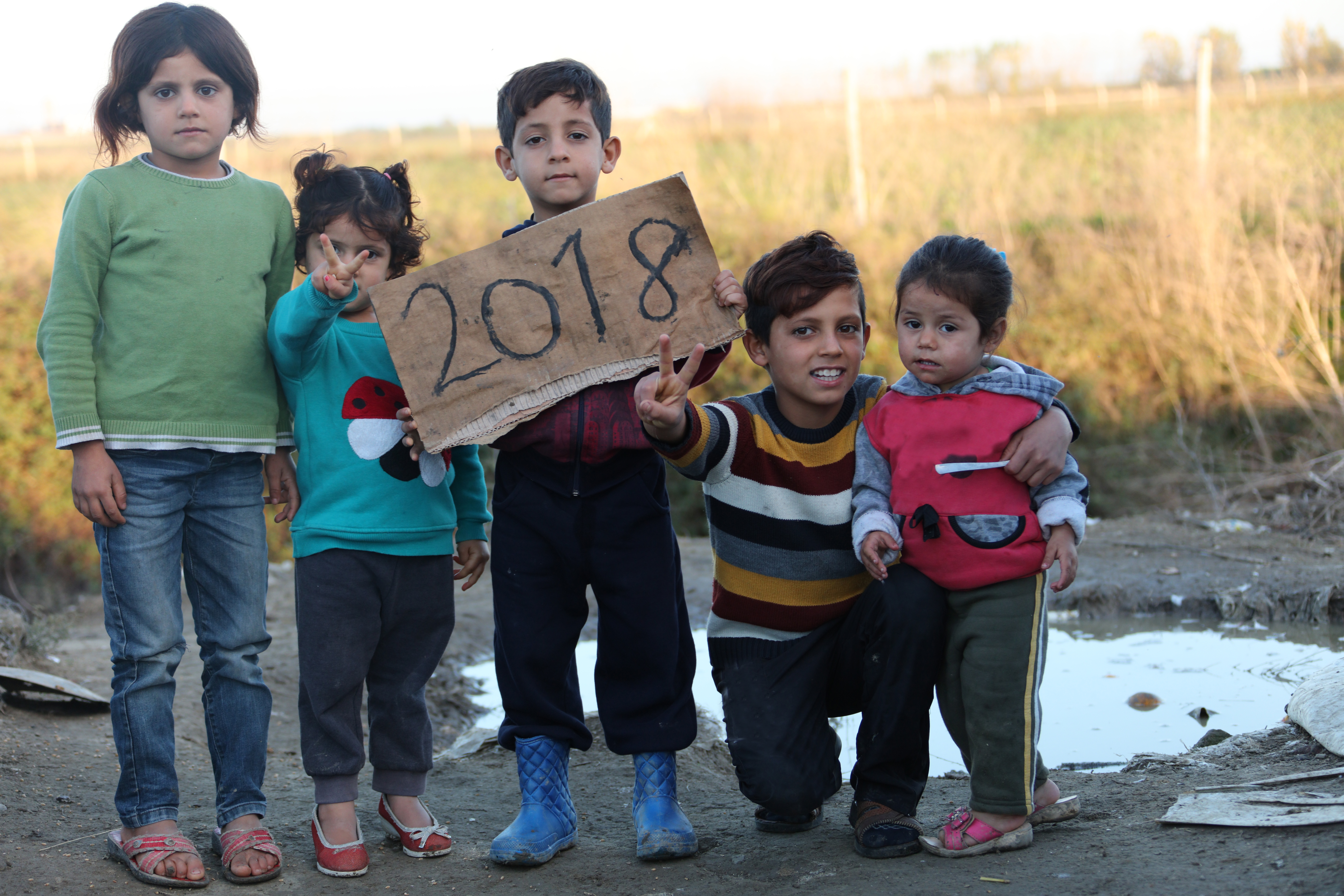 2018 refugee camp syria – kids showing paper