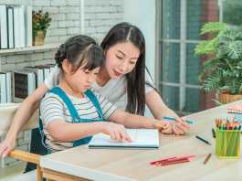 How Lockdown has Affected Children’s Speech – and what Parents can do to Help Parent Teaching Child