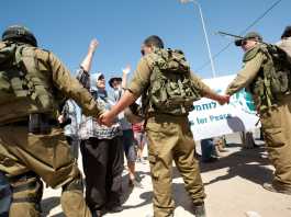 How to Deal With Visual Misinformation Circulating in the Israel-Hamas War and Other Conflicts iStock-458079725